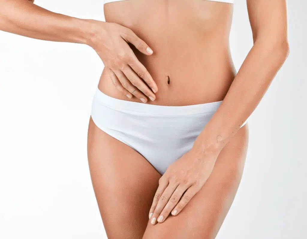 Photo stylisee du ventre et cuisses d une jeune femme Bodylift | Dr Barbera Paris