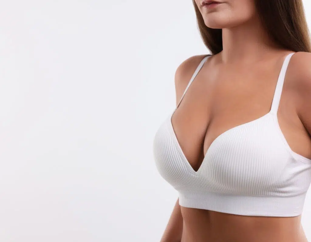 Poitrine d une jeune femme Lipofilling mammaire | Dr Barbera Paris