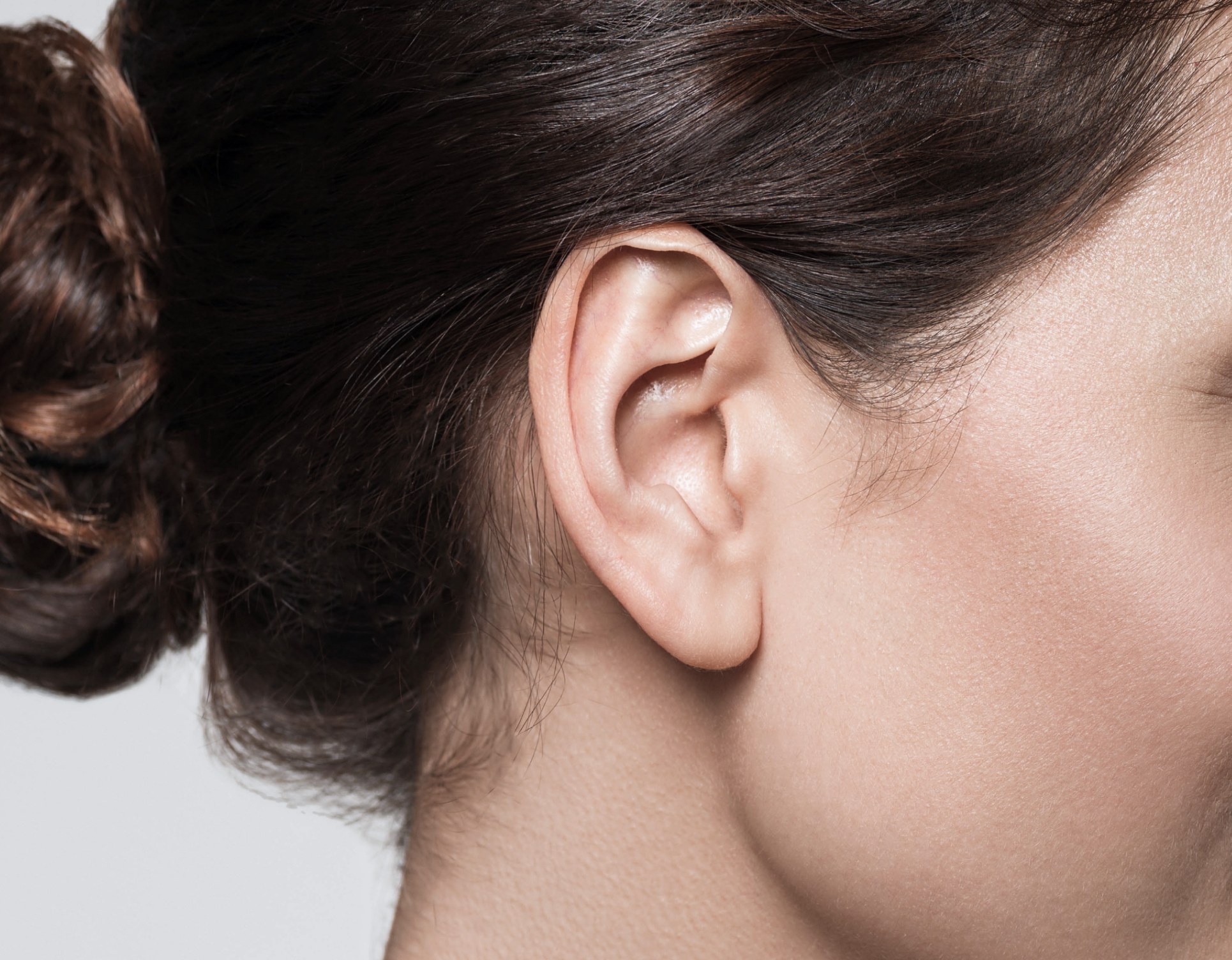 Photo montrant l oreille d une jeune femme Otoplastie | Dr Barbera Paris