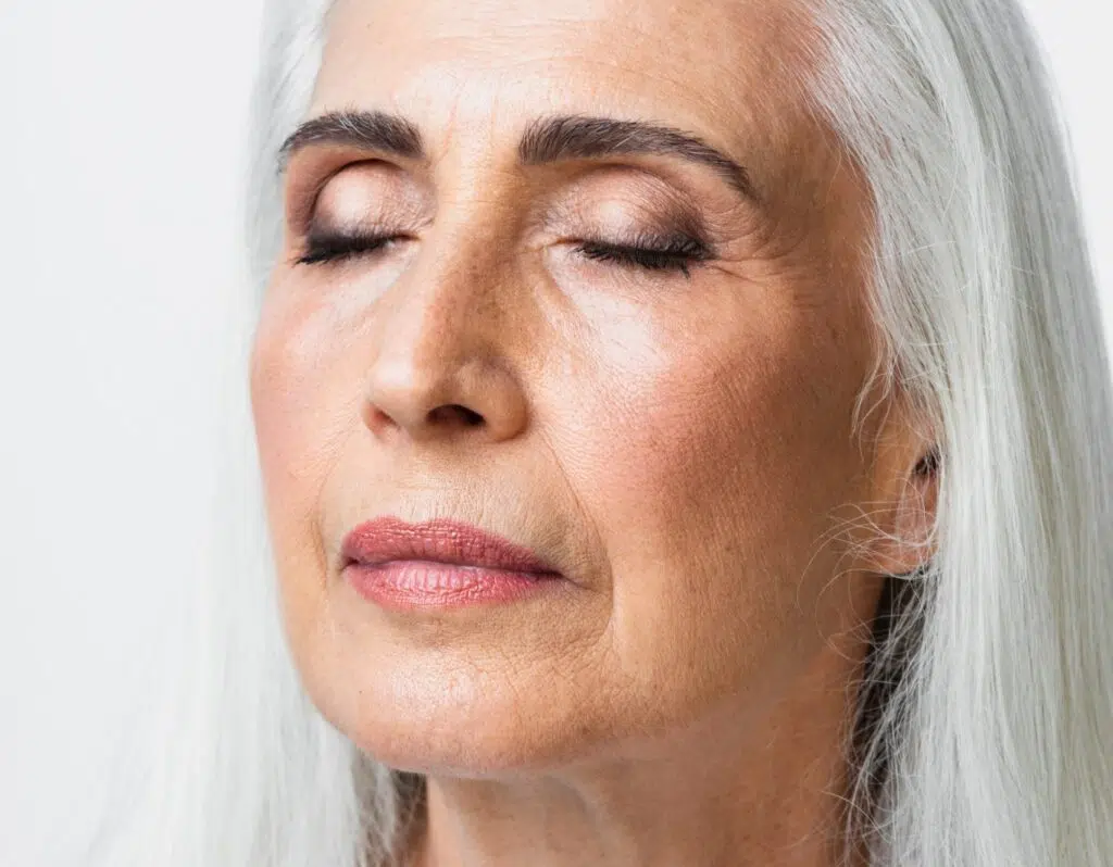 Visage d une femme agee Rides du front | Dr Barbera Paris